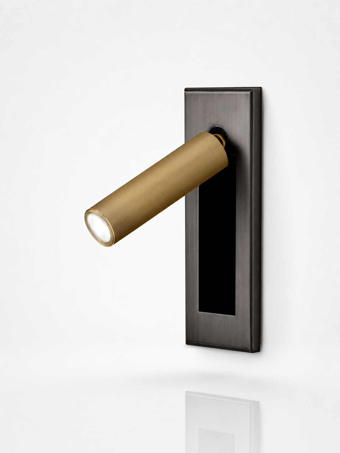Linear Focus Wall Lamp