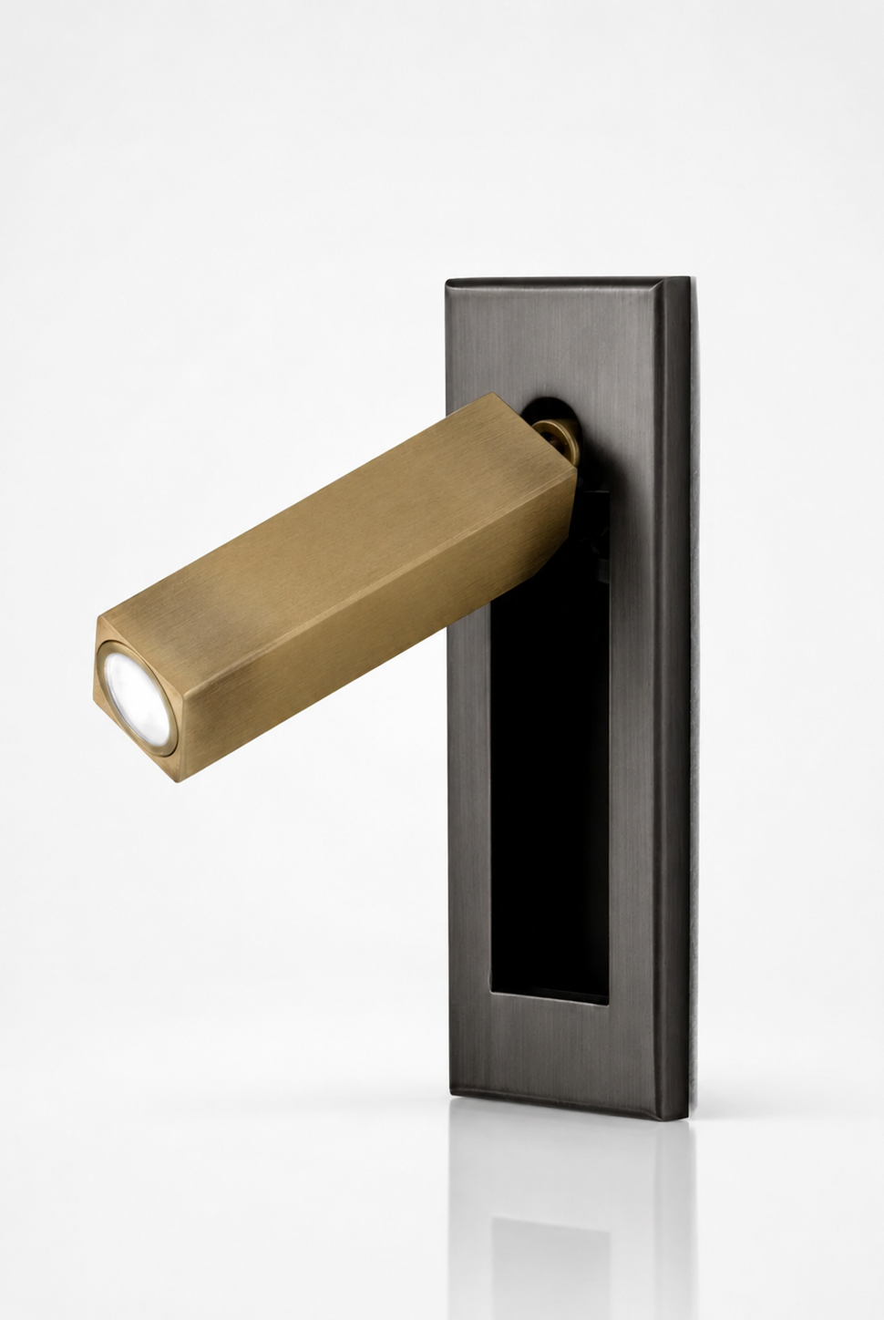 Linear Focus Wall Lamp