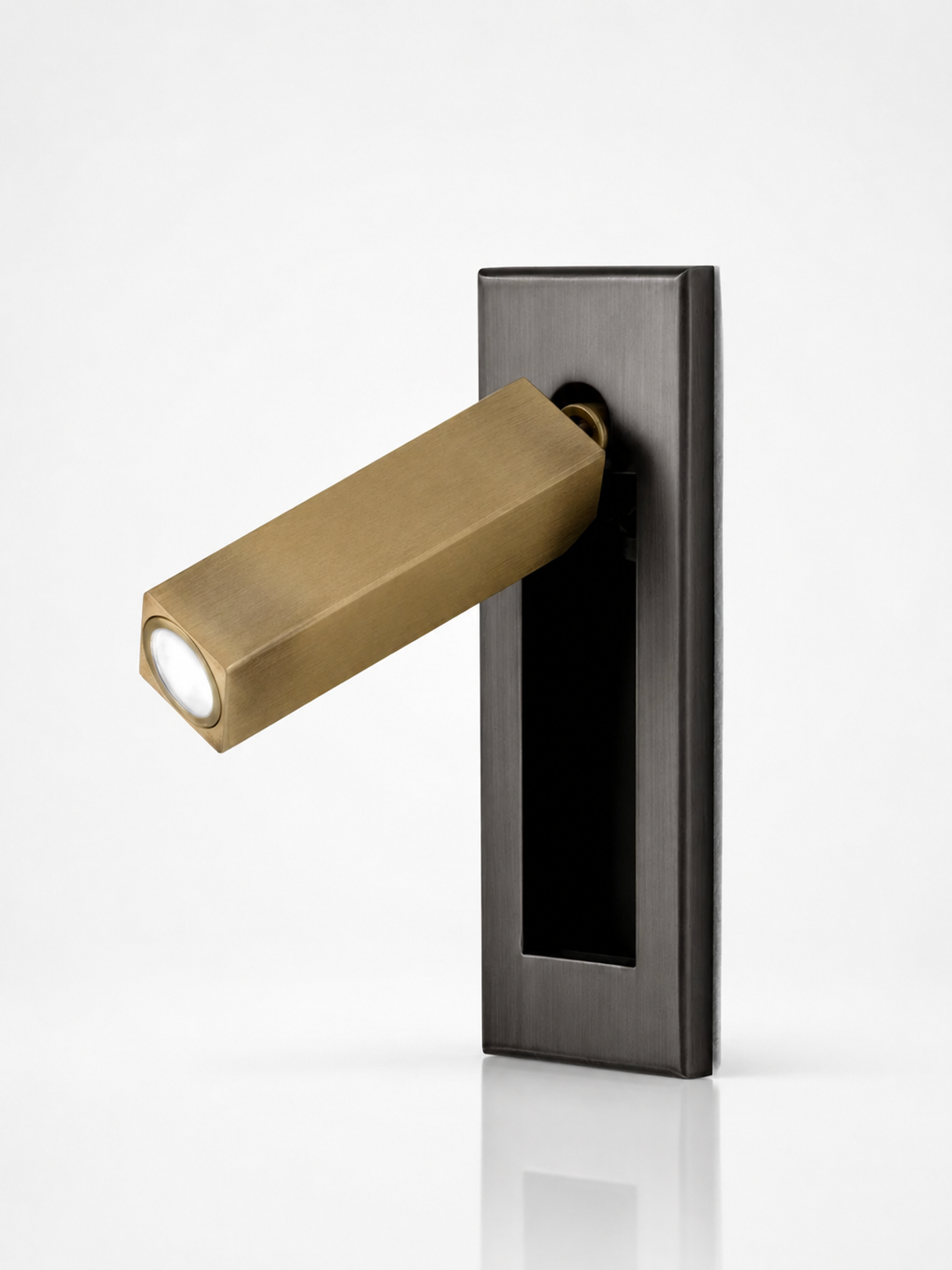 Linear Focus Wall Lamp