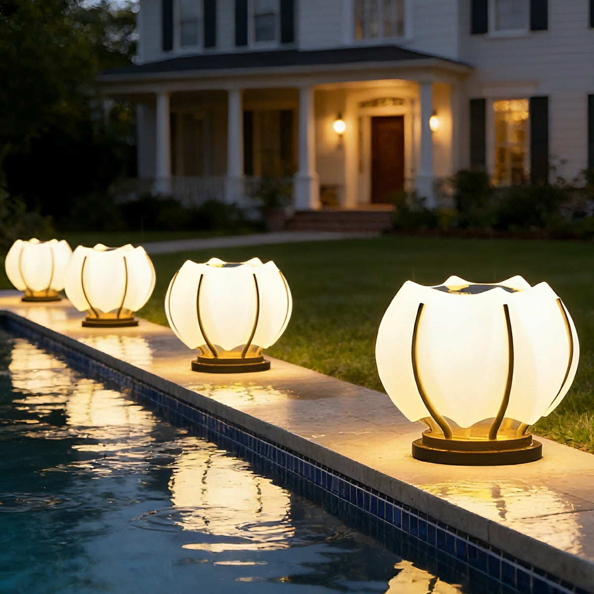 Elegant Solar Garden Outdoor Light
