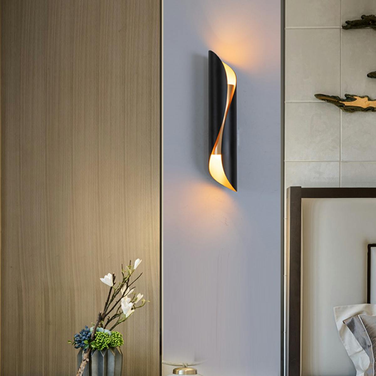 Brisa Iron Wall Lamp | Dual Beam Decorative Light