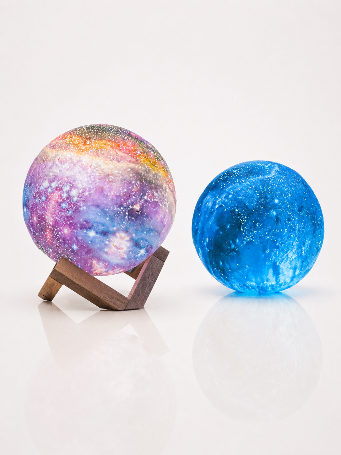 Celestia Moon Light | 16-Color Rechargeable Lamp
