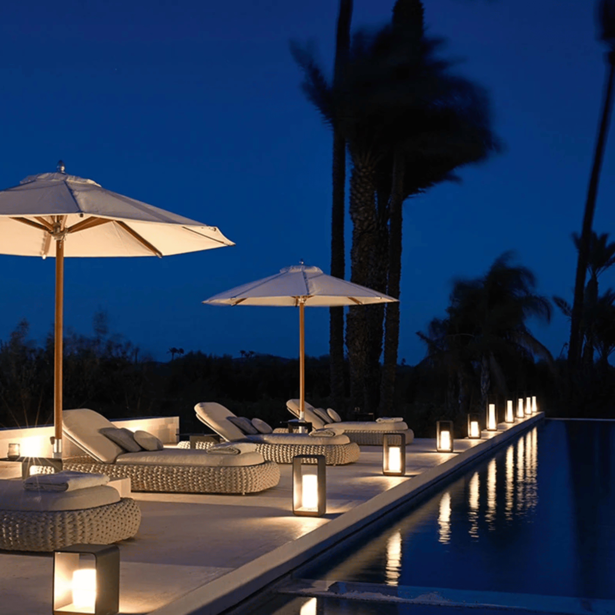 Luxeon Outdoor Lamp | Solar-Powered, LED, IP65 Waterproof Outdoor Light Fixture