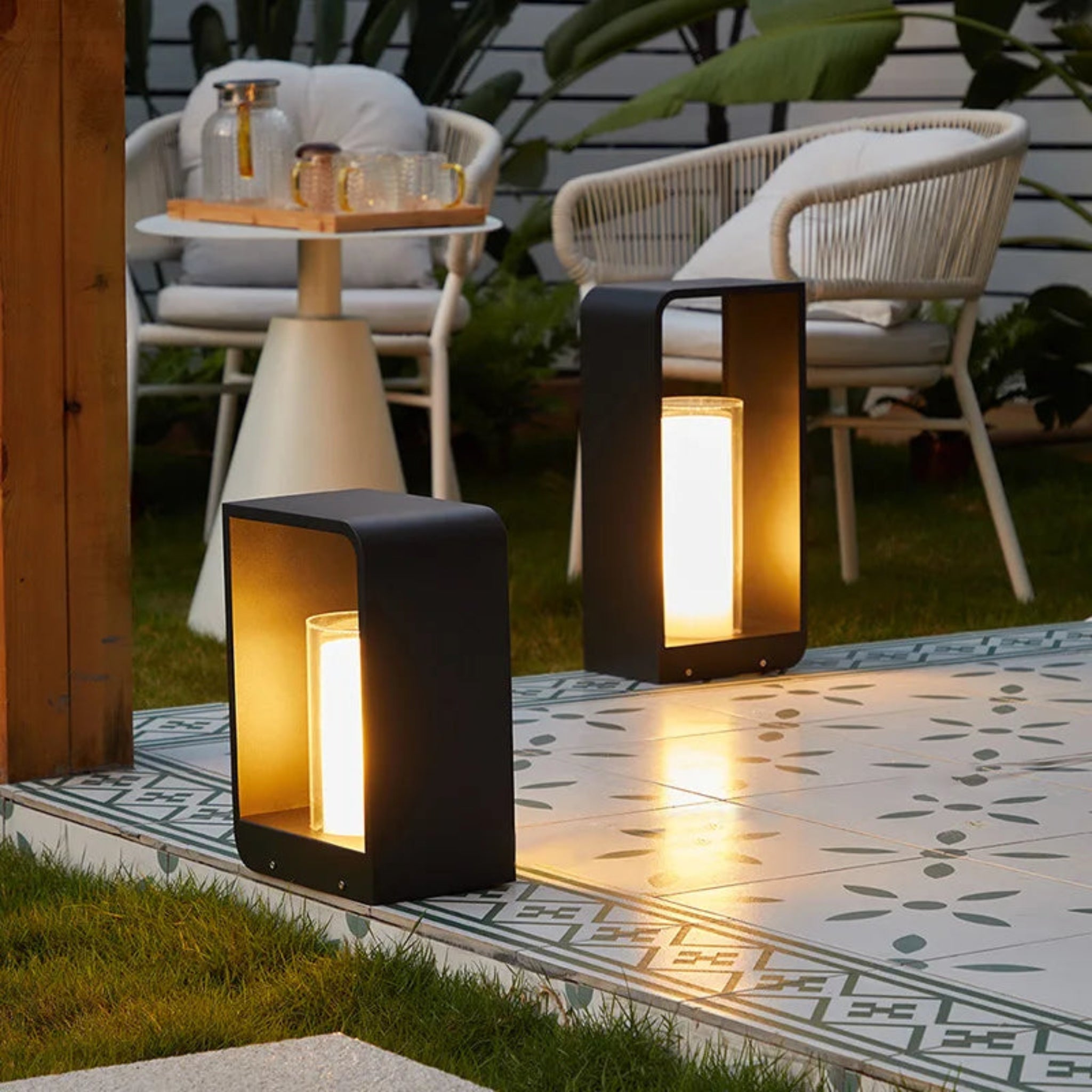 Luxeon Outdoor Lamp | Solar-Powered, LED, IP65 Waterproof Outdoor Light Fixture