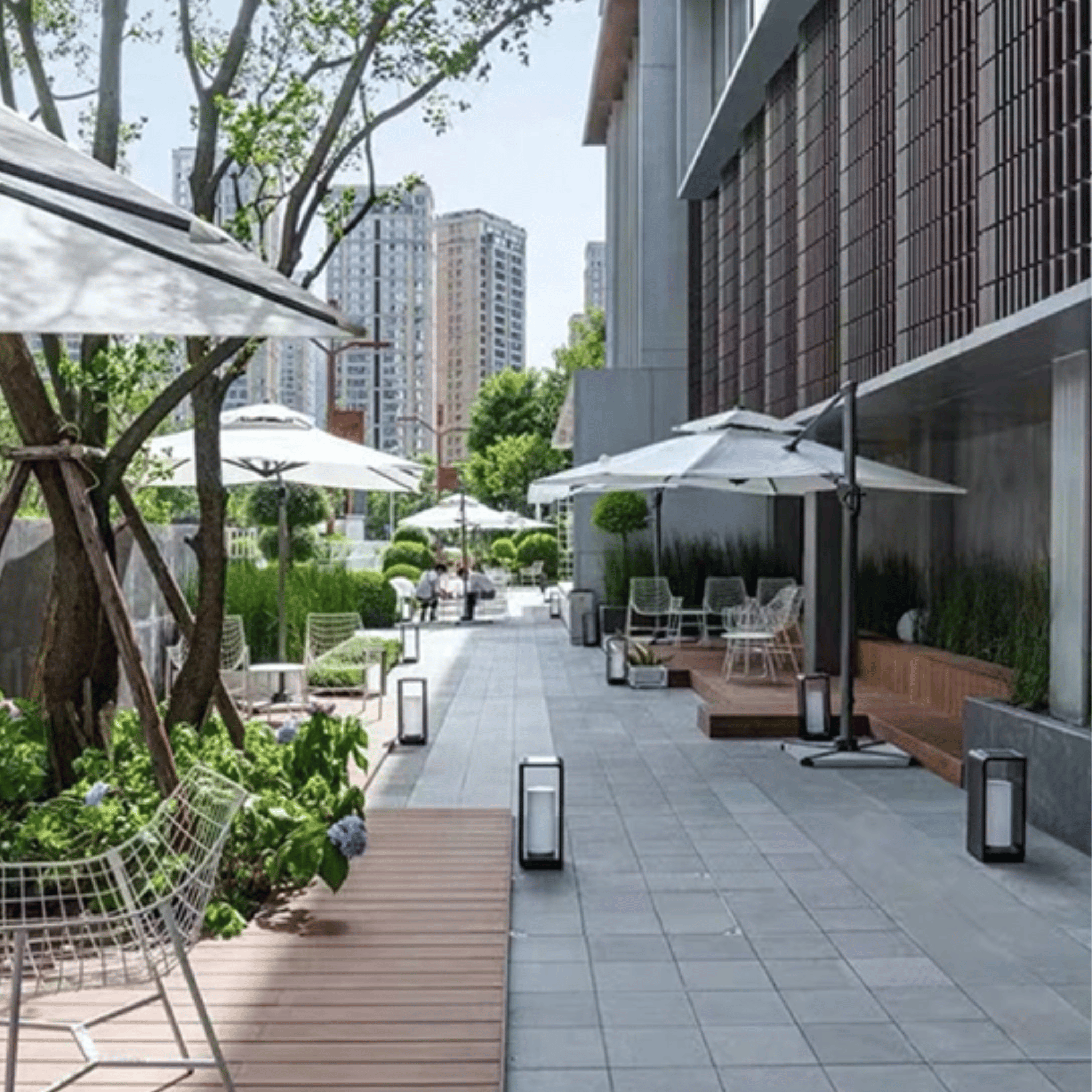 Luxeon Outdoor Lamp | Solar-Powered, LED, IP65 Waterproof Outdoor Light Fixture
